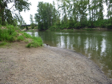 Columbia Slough - launch area for canoes and kayaks - soft surface - gravel parking lot